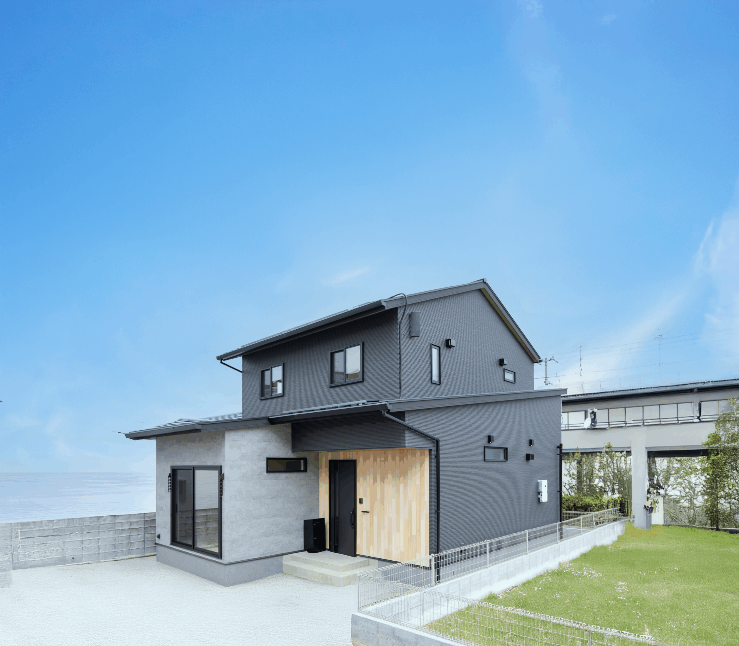 勾配天井×ガラスハイドアがある家